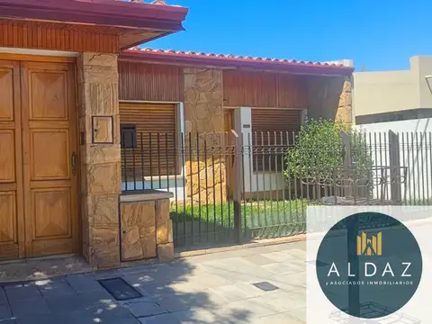 En  VENTA/ En  calle José  ingenieros  al 1700 100