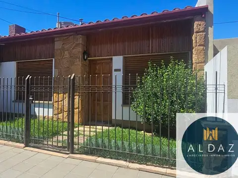 Casa en venta c/ cochera en Punta Alta