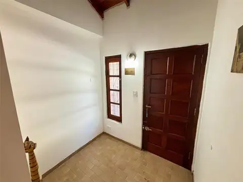Casa en Alquiler con 1 cochera