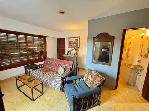 Casa en Alquiler con 1 cochera