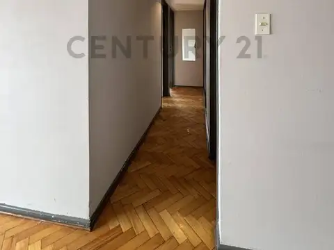 Castro Barros 100, Piso 16