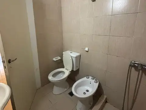 PH monoambiente en PB al frente con entrada independiente y baño completo  Bajas expensas 