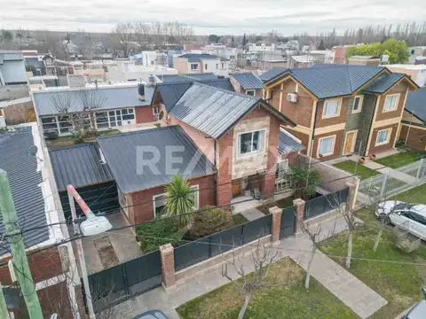 VENTA CASA NIVEL GERENCIAL 4 DORMITORIOS PLOTTIER 