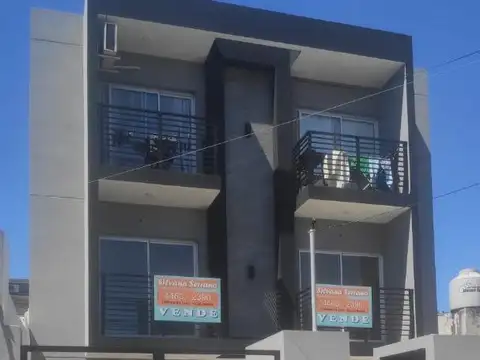 HERMOSO DEPARTAMENTO DE 2 Y 1/2 AMBIENTES C/COCHERA Y PATIO