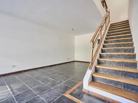 Depto Tipo Casa en Alquiler de 3 dormitorios