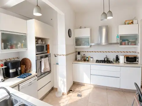 Gran Departamento de 4 Ambientes - Al Frente - Ubicacion con Conectividad - Villa Crespo