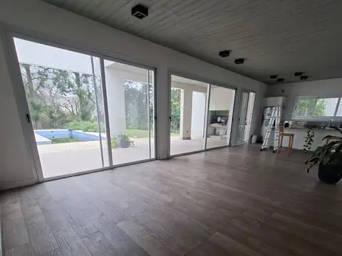 Impecable casa en alquiler con detalles premium!