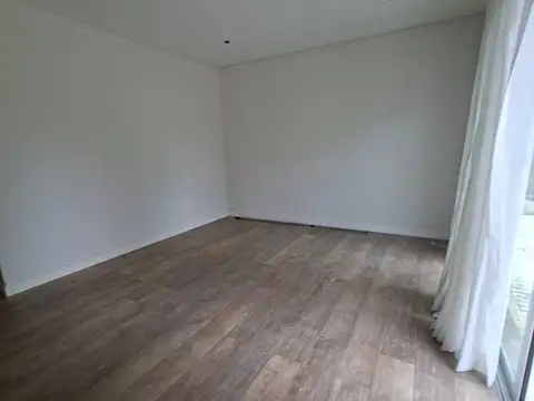 Casa en Alquiler con 2 cocheras