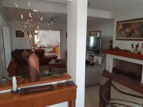 Casa en Venta con 4 cocheras