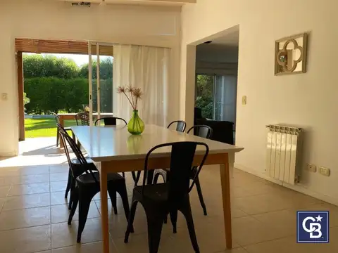 Venta de casa de dos plantas en La Madrugada