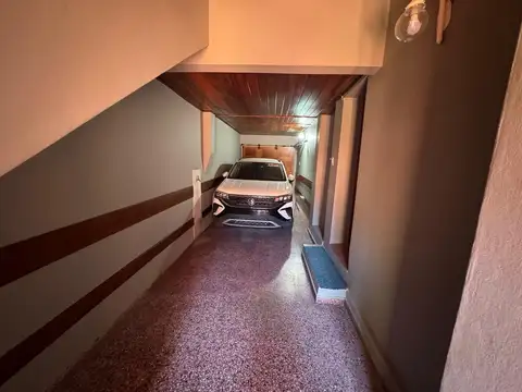 Casa 6 ambientes con 2 baños