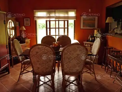 Casa 4 ambientes con 2 baños