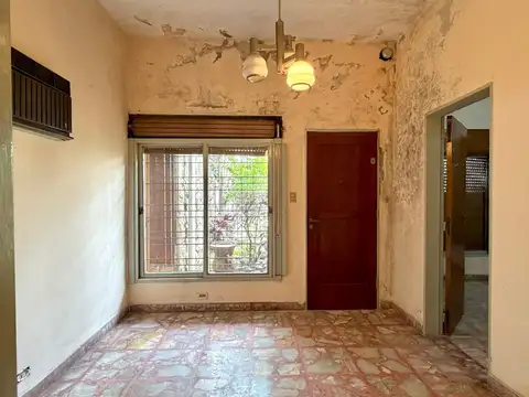 CASA EN VENTA A RECICLAR LOTE PROPIO EN HAEDO