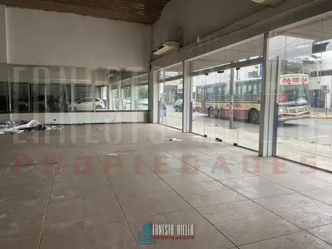 VENTA LOCAL COMERCIAL EN AV. H. YRIGOYEN N° 280, QUILMES CENTRO. 