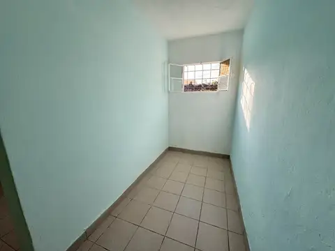 Casa en Alquiler con Patio y Entrada para Auto
