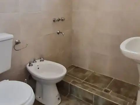 Departamento en Alquiler en Caseros, $ 380.000