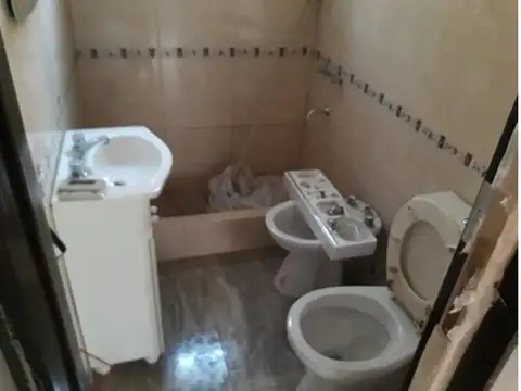 Casa 7 ambientes con 4 baños