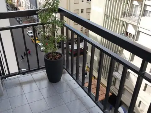 Depto 2 amb. a la calle con balcon.Centro Mar del plata.