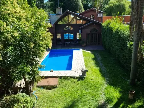 VENTA CASA MULTIFAMILIAR VICENZO CHICO CON PILETA