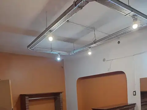 Casa en alquiler - 5 Dormitorios 2 Baños - Cochera - Pileta - 280Mts2 - Manuel B. Gonnet