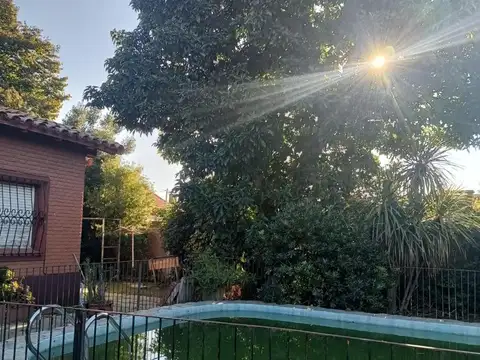 Casa 5 ambientes con 2 baños