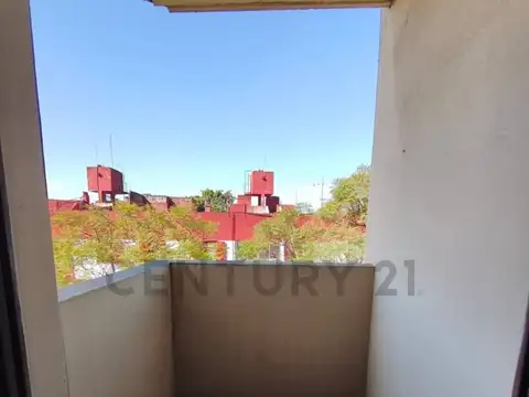 VENTA DPTO 4 AMB CON BALCÓN EN FLORES
