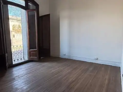 Casa 7 ambientes con 2 baños