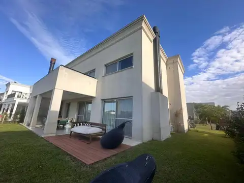 Casa en Alquiler en Puertos - Barrio Ceibos, USD 2.400