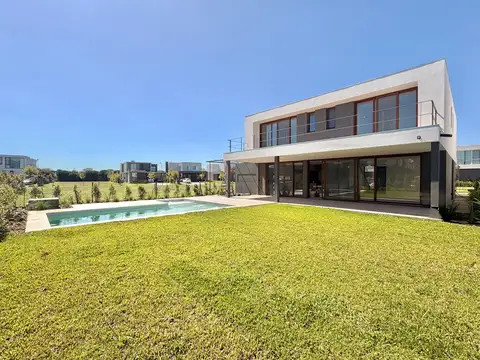 Casa  en Venta en Carpinchos, Nordelta