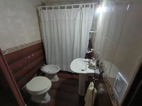 Casa 4 ambientes con 1 baño