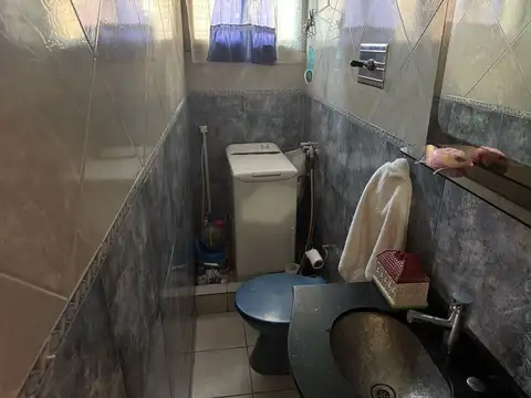 Casa 8 ambientes con 4 baños