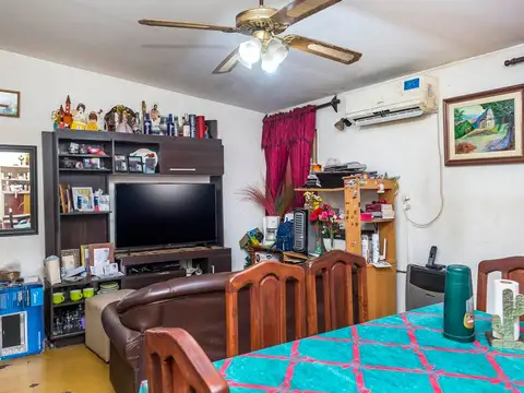 Casa 8 ambientes con 2 baños