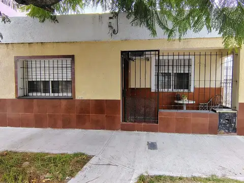 CASA 3 DORMITORIOS A RECICLAR + Dpto 2 AMBIENTES