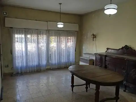 CASA 3 DORMITORIOS VENTA BURZACO CON FONDO
