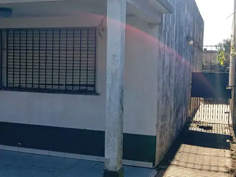 Casa 4 ambientes con 1 baño