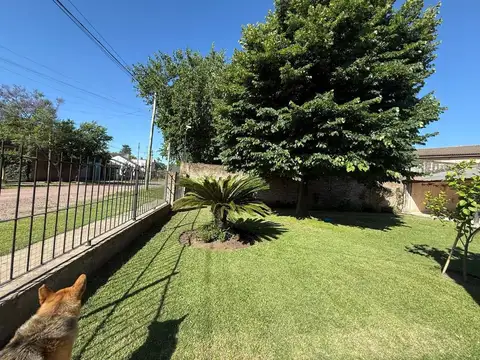 CASA EN VENTA 4 AMBIENTES MORENO  LOTE 400M2