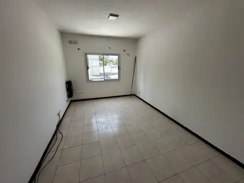 Departamento con cochera en alquiler Moreno sur