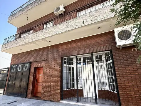PH EN PLANTA BAJA | 3 AMBIENTES | PARQUE   QUINCHO | ESPACIO TIPO SALÓN | ISIDRO CASANOVA