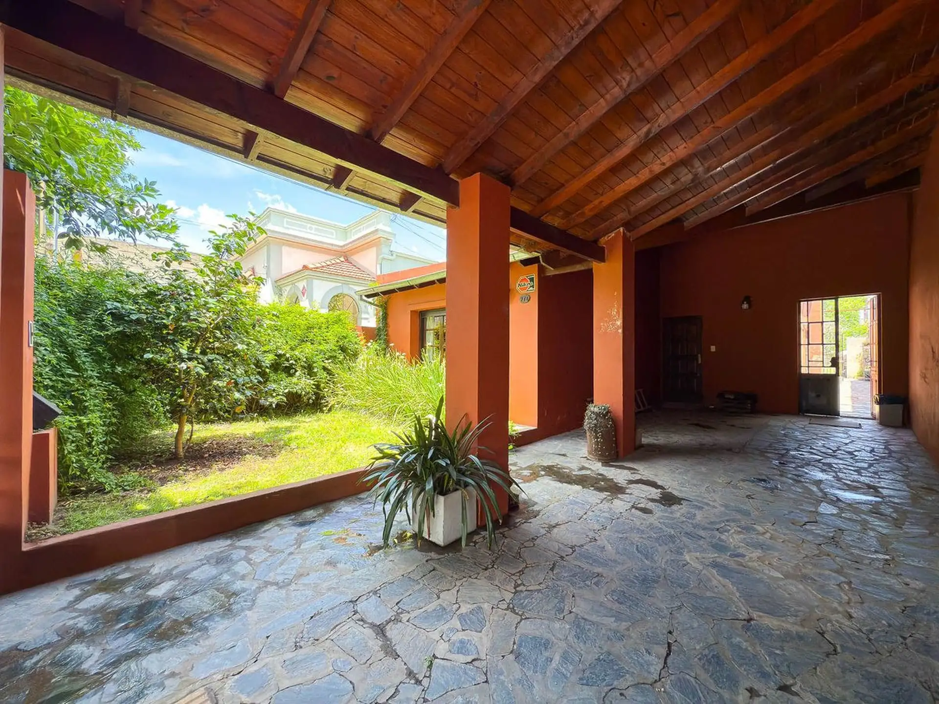 Casa 5 amb, 155m² en lote de 562m² — Semicentro