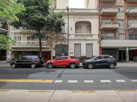 Ubicado en una zona estratégica de Flores, el inmueble de Granaderos 61 reúne excelente conectividad