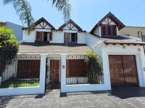 CHALET DE 7 AMB. LOTE DE 320M2 A 3 CUADRAS DE ACCESO OESTE Y DE COLEGIO EMAUS