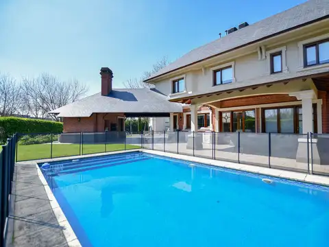 Casa en Venta en Grand Bell, Countries y Barrios Cerrados en la Plata