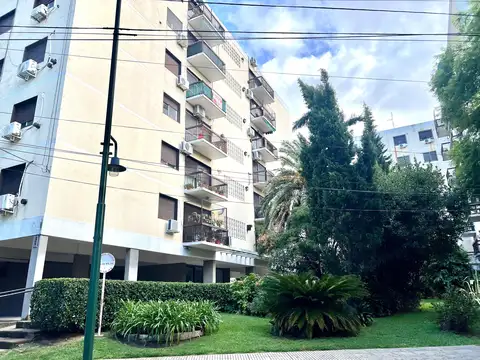Martínez: Luminoso Depto de 3 Dorm.. Reciclado y Pintado a Nuevo. con Espacio Guarda Coche.