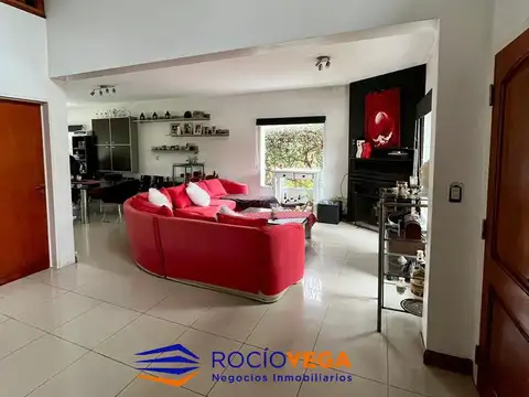 Casa en Venta con 2 cocheras