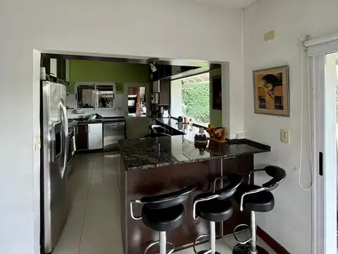 Casa 5 ambientes con 3 baños