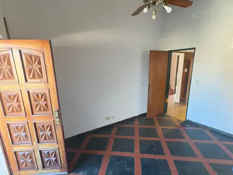 PH 3 ambientes en primer piso con terraza en Lomas del Mirador