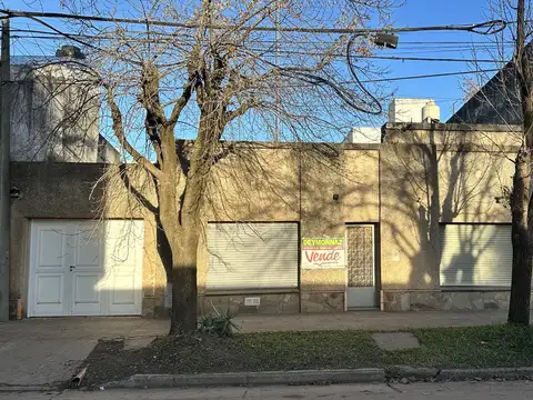 Casa de 3 dormitorios en calle Gouchon al 500