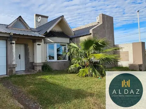 CASA EN VENTA 2 DORMITORIOS SANTA CRUZ 1800