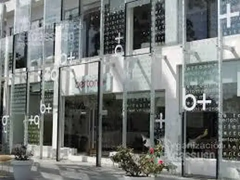 Punta del Este - Local en venta en block - 3 locales - Av. Roosevelt Parada 5