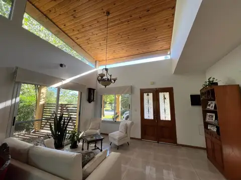 Casa 5 ambientes con 3 baños